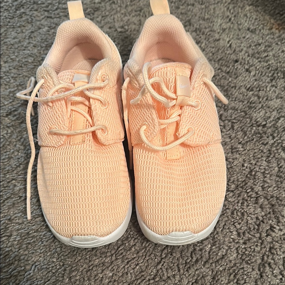 Nike Little Girls 12c Roshe Run Sneakers- Worn one time! - Picture 4 of 7
